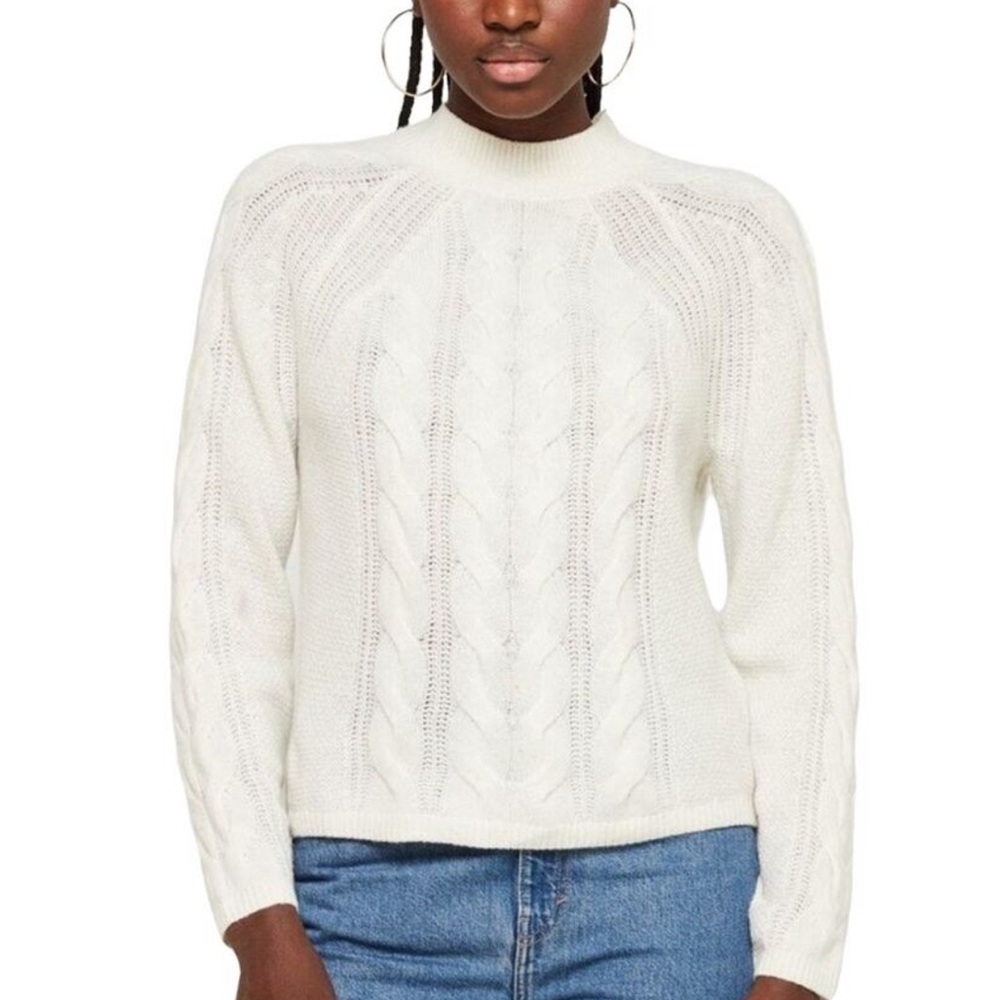 Banana Republic Ivory Italian Yarn Merino Blend
Cable-Knit Mock Neck Sweater M